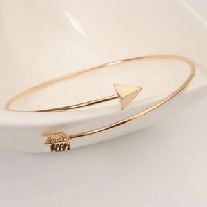 Women’s Arrow Bracelet